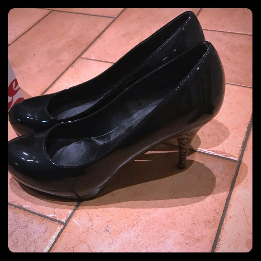 Fendi super gorgeous Patent and heel detail shoes